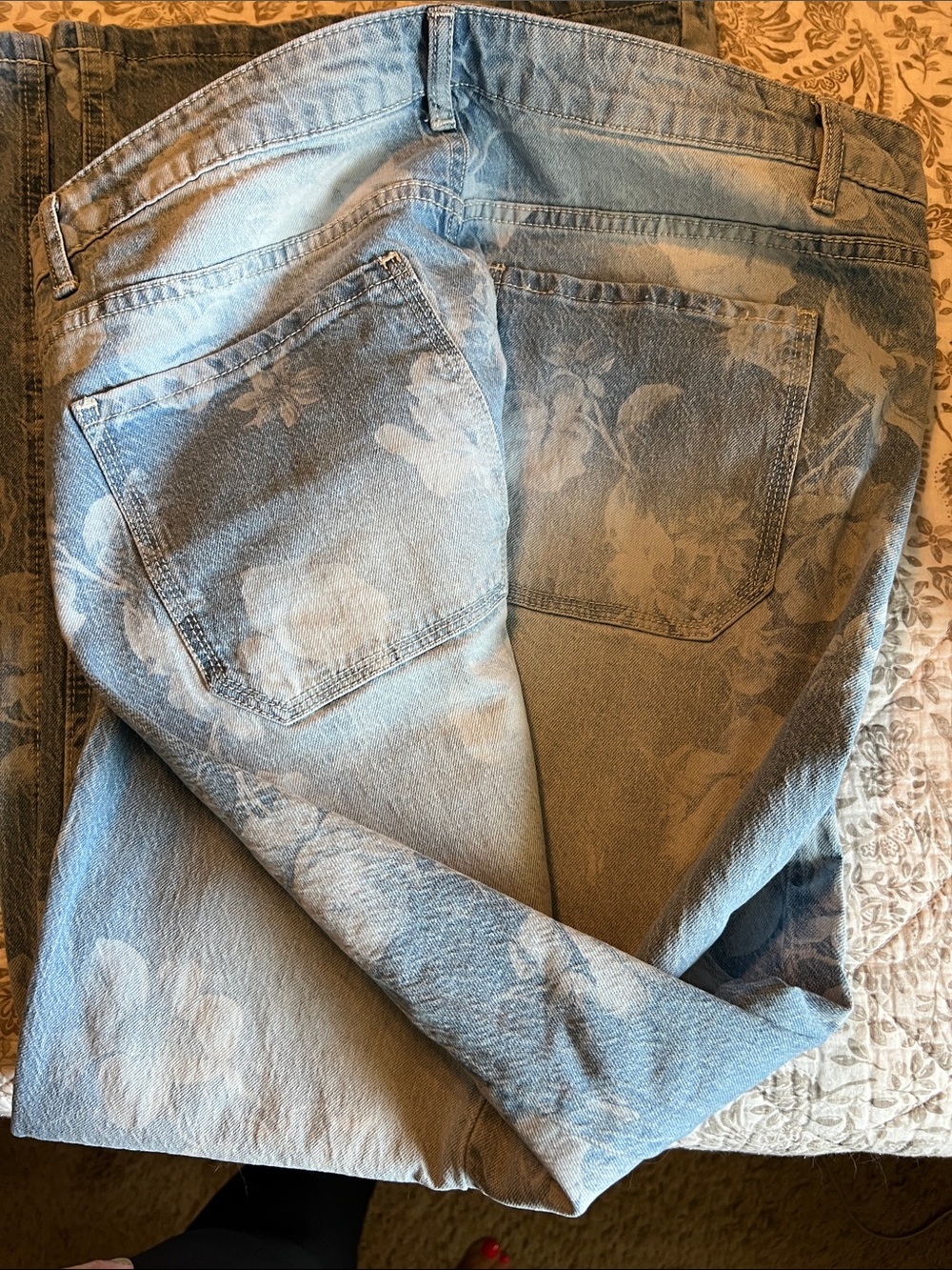 No Boundaries Women’s Light Blue Relaxed Baggy Jeans - Picture 2 of 3
